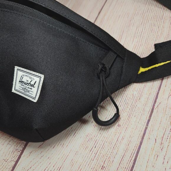 Herschel Invictus Games Vancouver Whistler 2025 Classic Hip Pack 2L - Picture 14 of 14